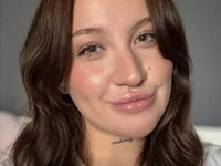 elegant_curves's webcam live show