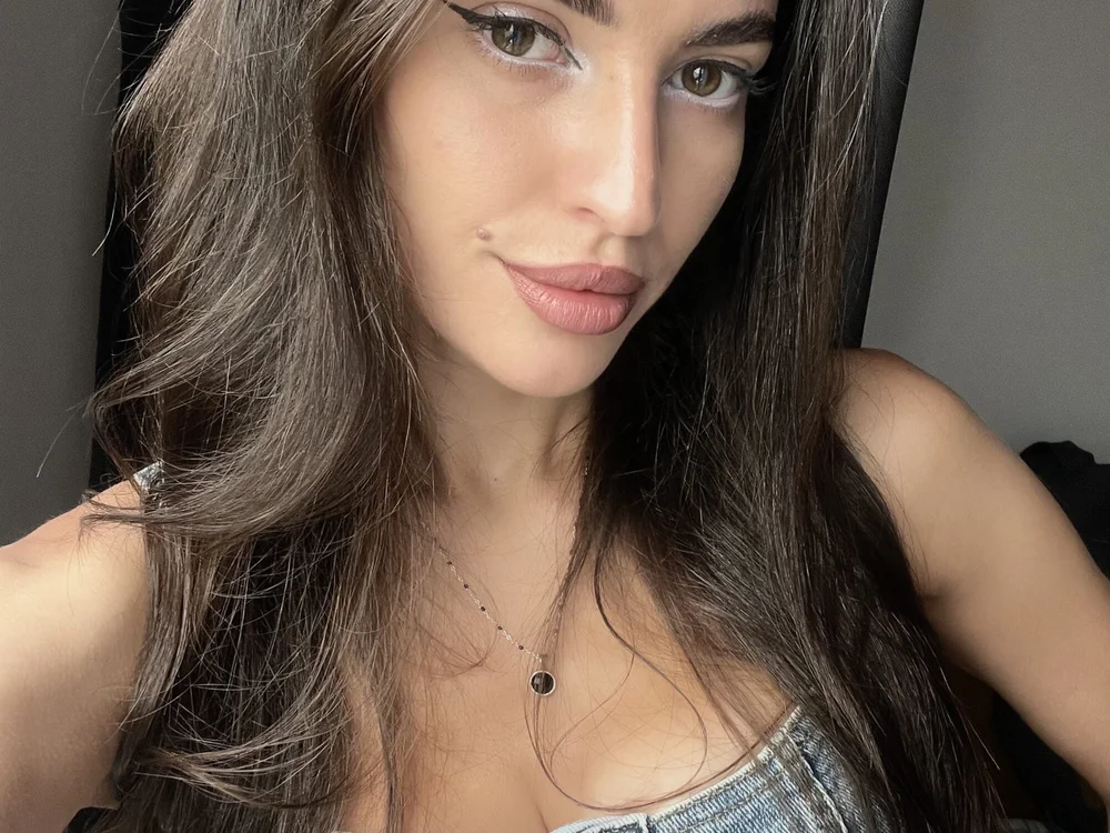 ElenaBonny's Offline Chat Room