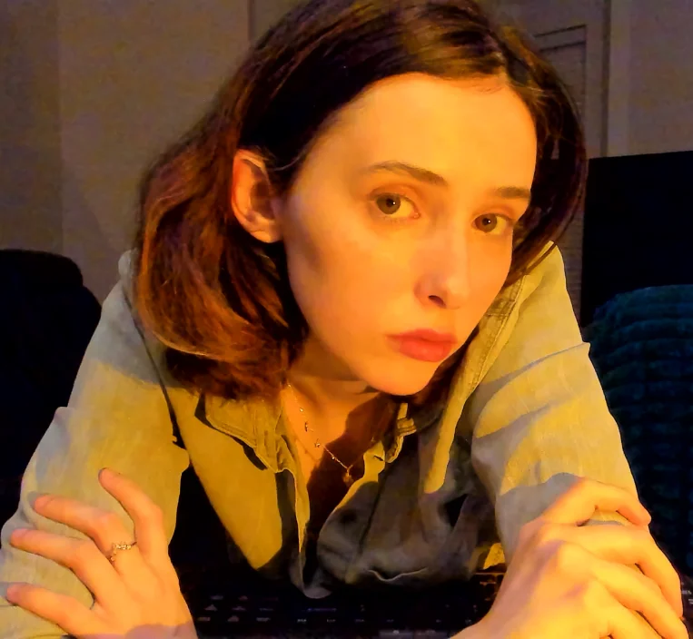 JanetJanetxx Adlı Modelin Çevrimdışı XXX Sohbeti