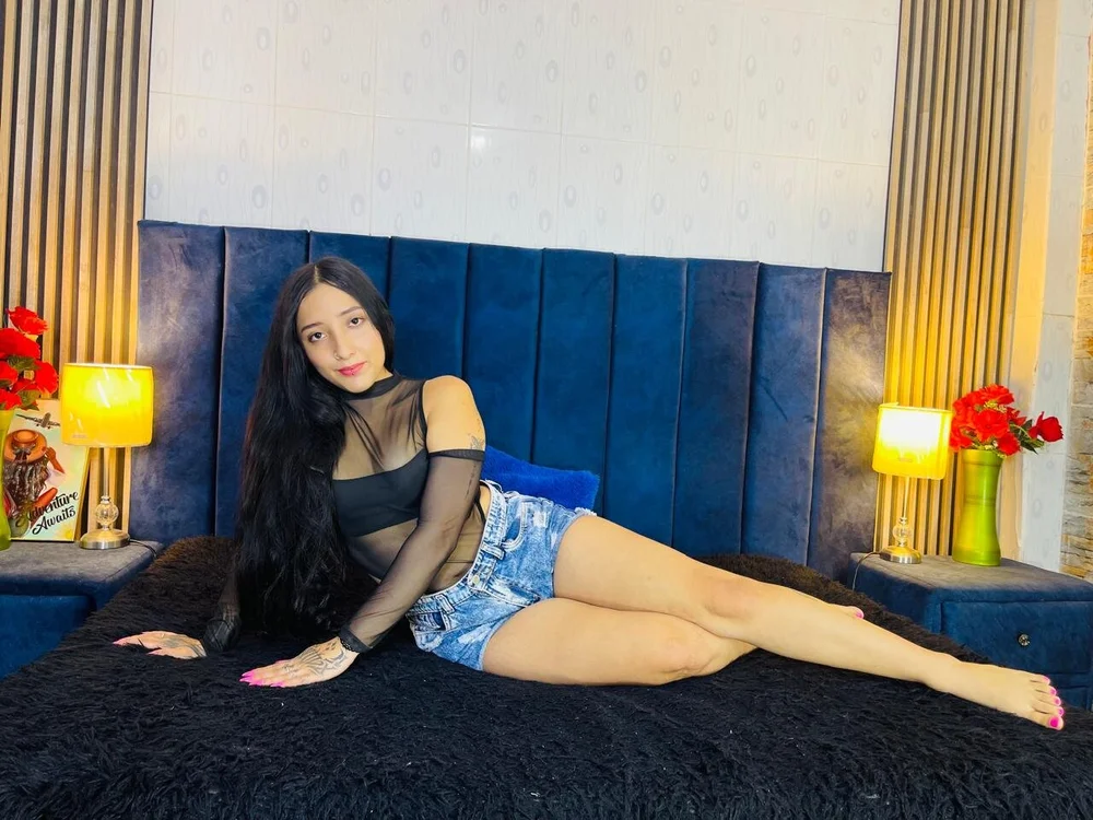 EmmaTeylor Offline XXX-chat