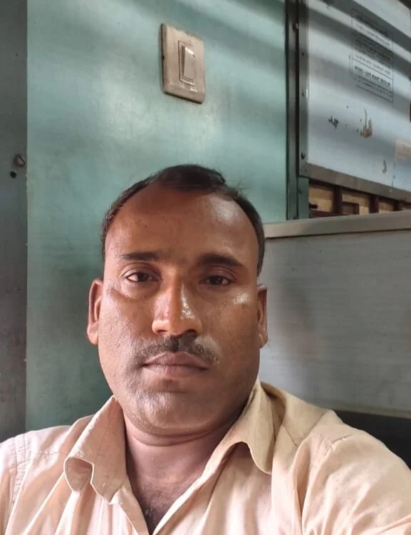 DINESHMAN: συνομιλία ΧΧΧ εκτός σύνδεσης