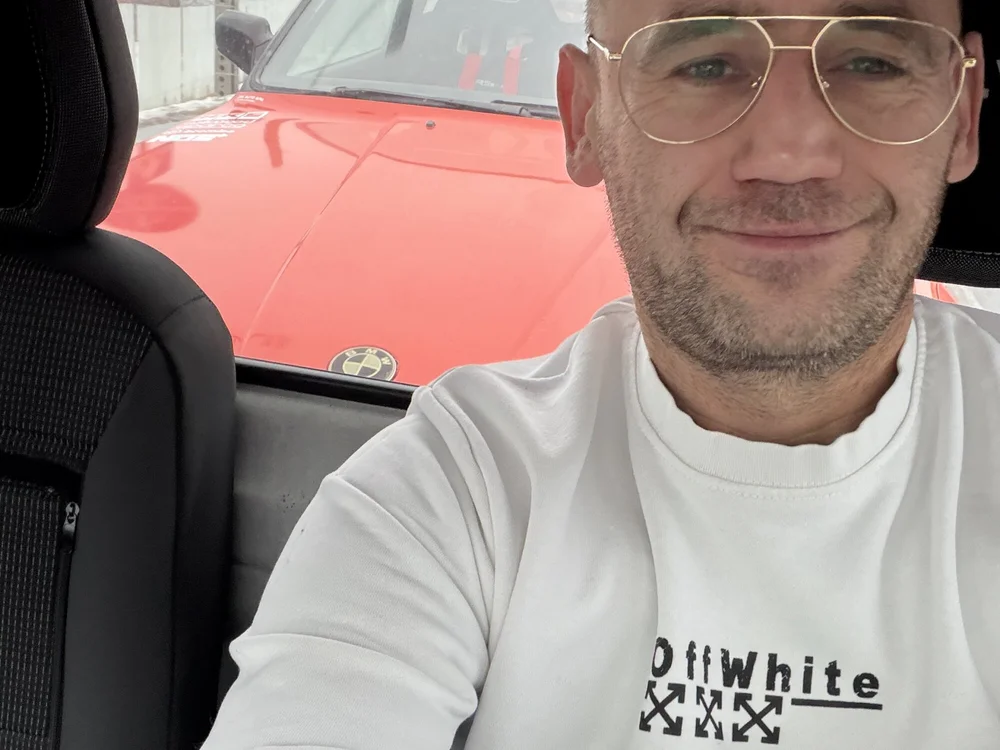 Roland987888 Offline XXX-Chat