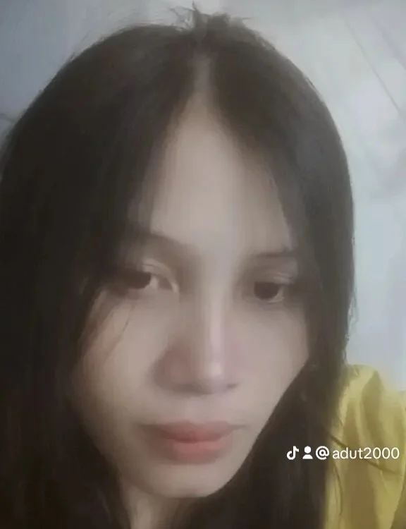 LauraVia's Offline Chat Room