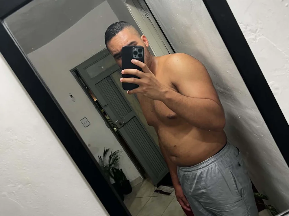 ห้องแชทออฟไลน์ของ Latinboy2627