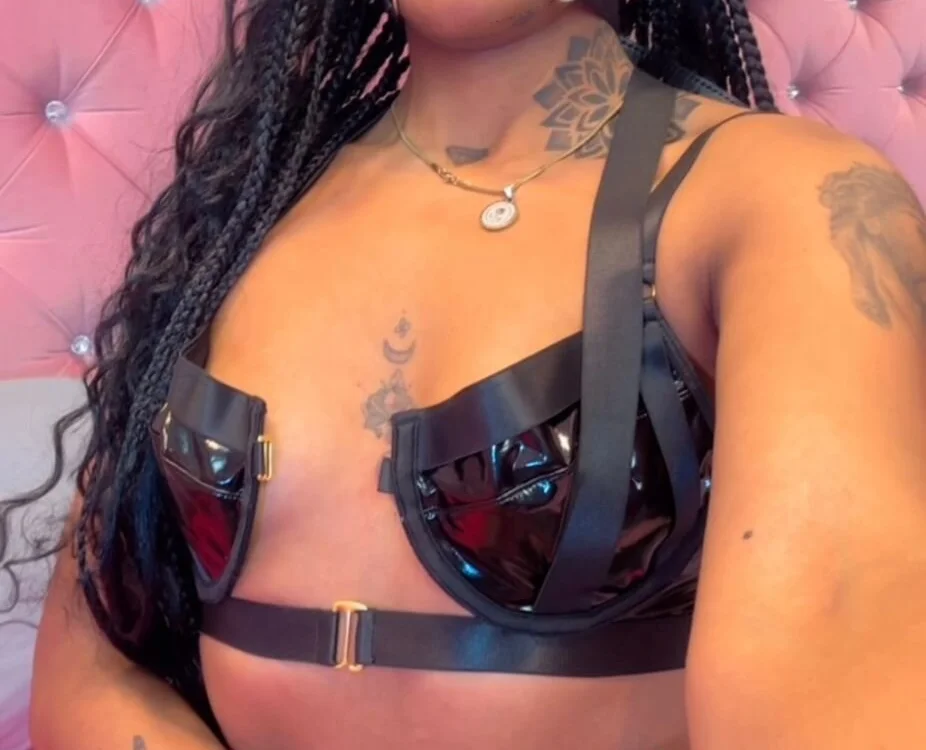 EmmaEbony_ offline XXX-chat