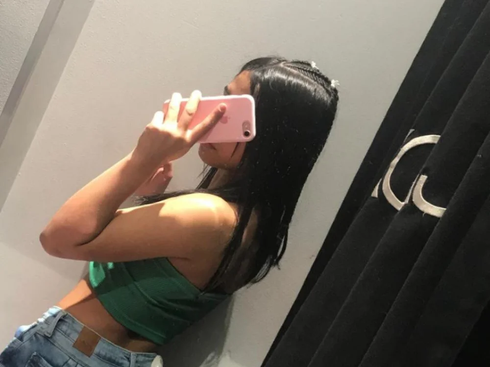 LauraKhalifa's Offline XXX Chat