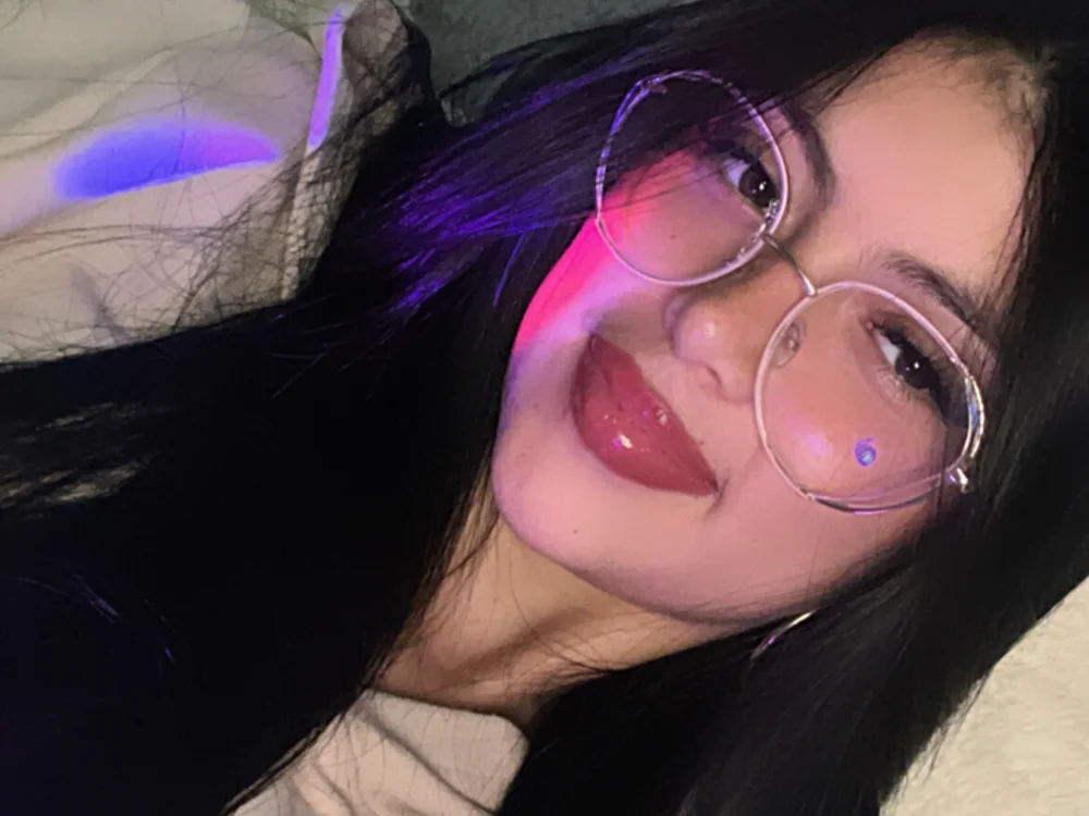 LiaaJohnson_'s Offline XXX Chat