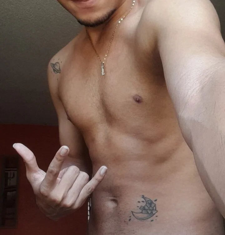 Offline XXX chat modela zack_evanz