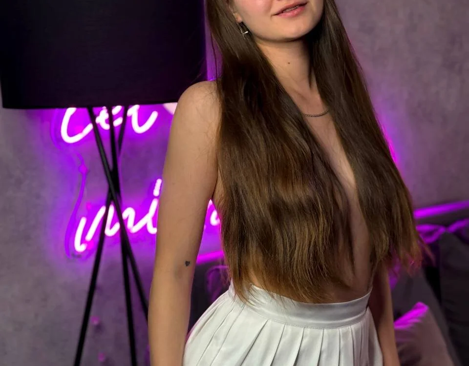 Renesmy_Black's Offline XXX Chat