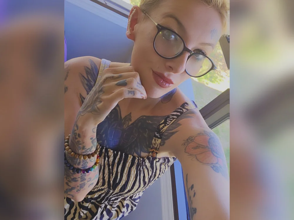 Katerina123's Offline Chat Room