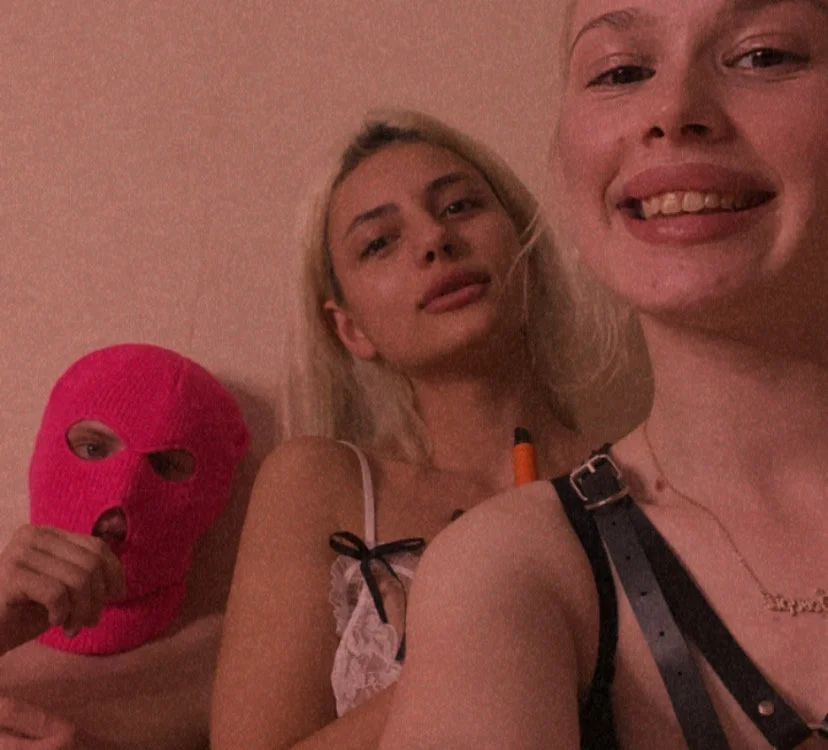 lecherous_students' Offline Chat Room