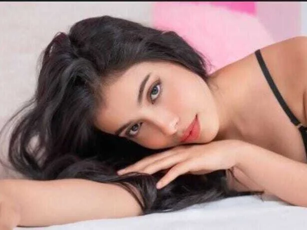 Laurita_023's Offline XXX Chat