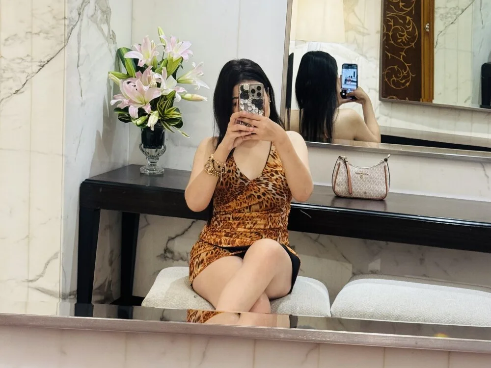 Horney_beee's Offline XXX Chat