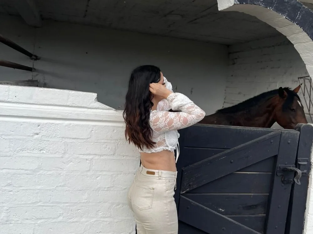 Selena_Roa Chat XXX offline