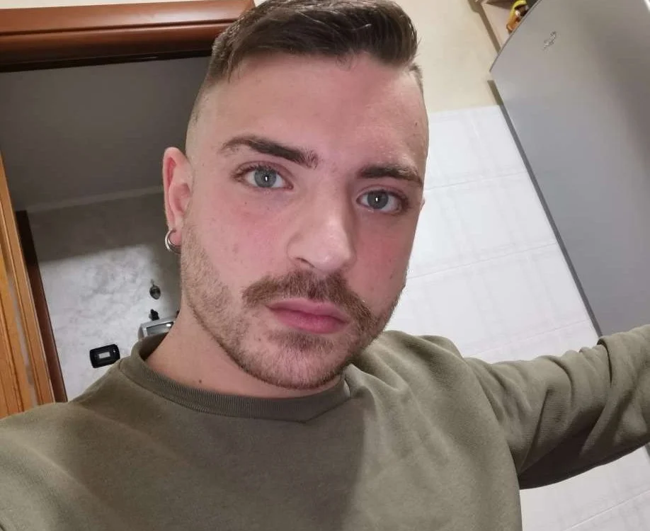 Aleee69n Offline XXX chat