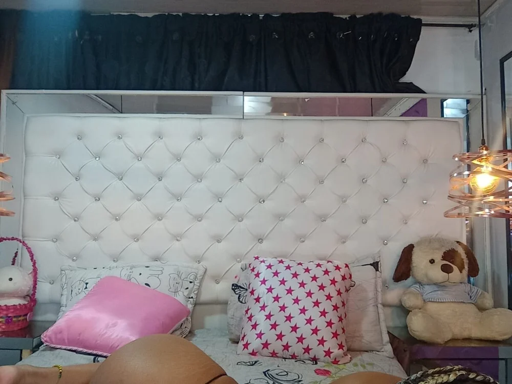 Chanel20's Offline Chat Room