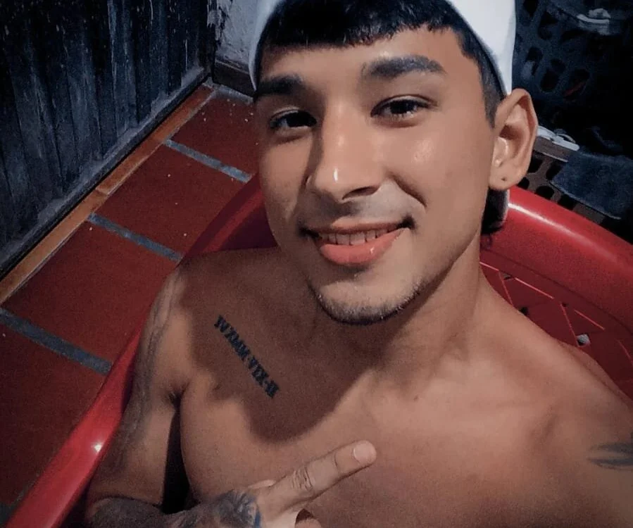 chicohot_xxx's Offline XXX Chat