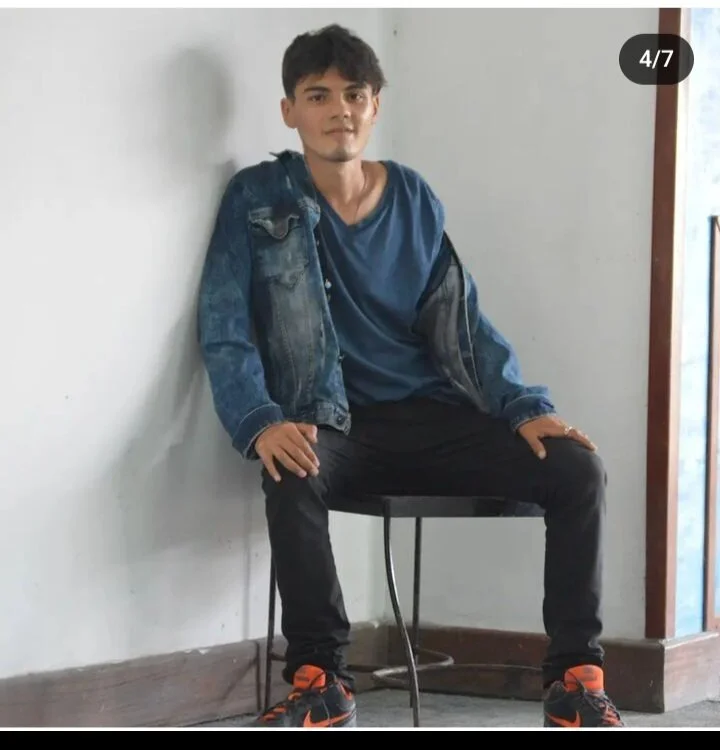 Sebasrincon123's Offline Chat Room