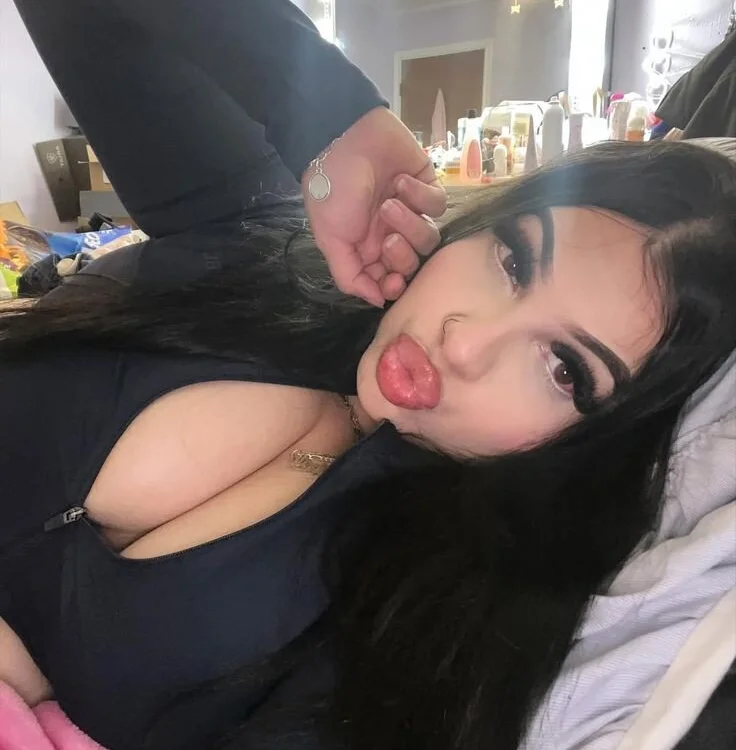 Marchmilo_2xx Chat XXX offline