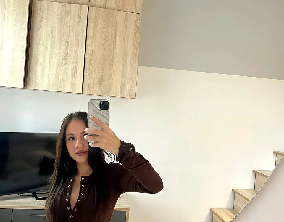 MiaLoretti Chat XXX offline