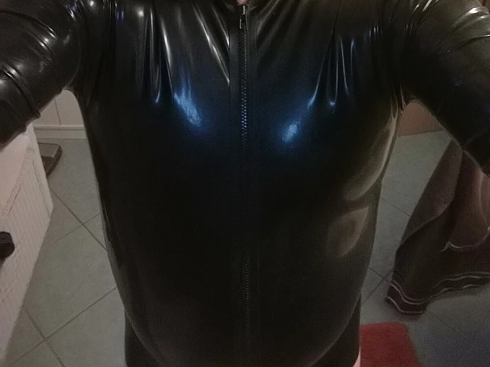 rubberbondage12 offline XXX-chat