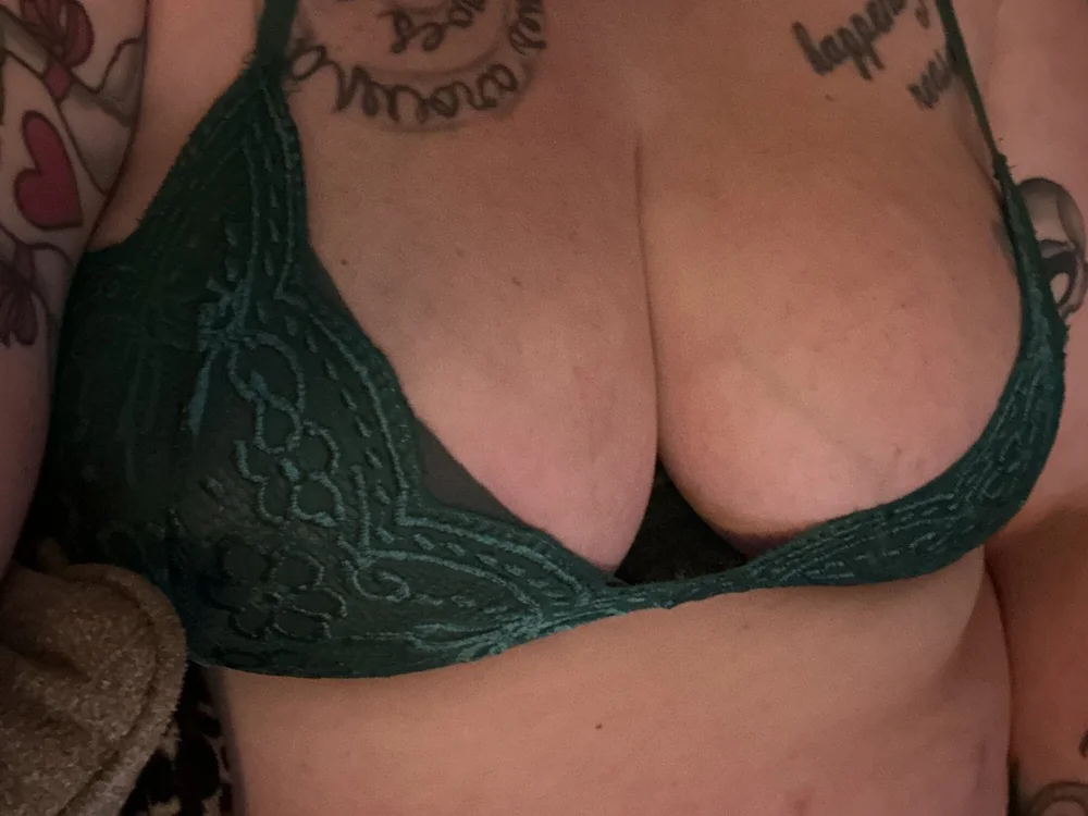 Vixenrose07's Offline XXX Chat