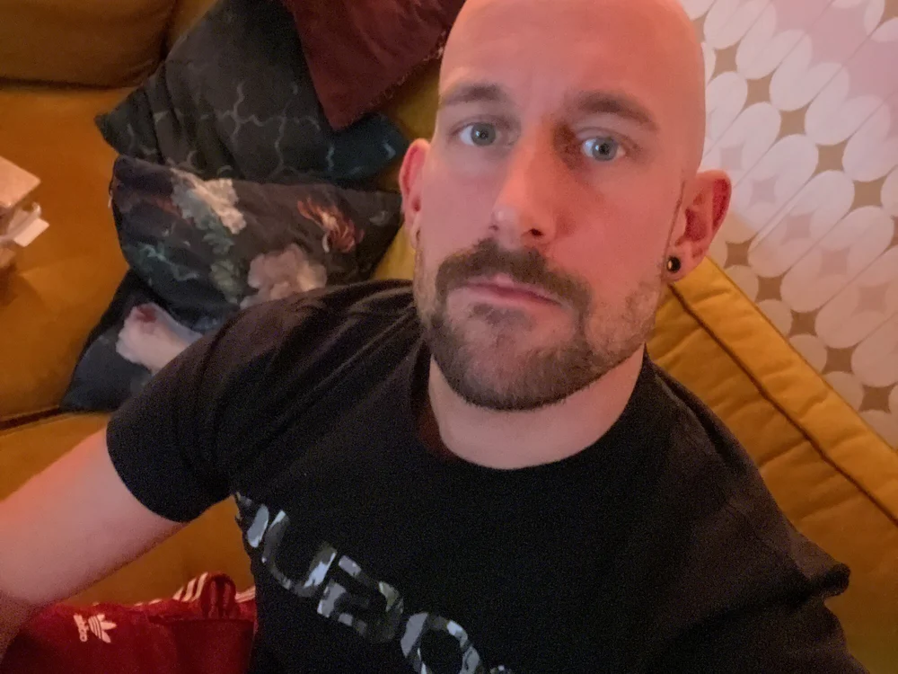 barebackpaul's Offline Chat Room