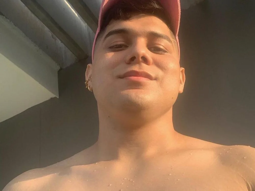 ThiagoMclean's Offline Chat Room