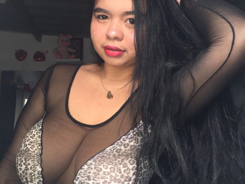 Luciaa_Fernandez's Offline Chat Room