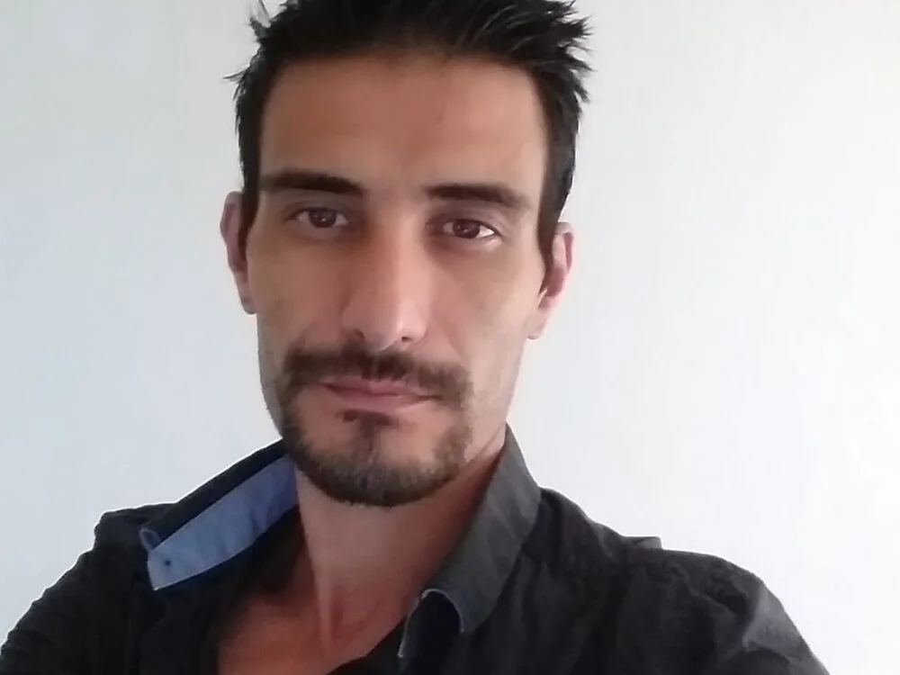 Ash59055 Offline XXX-Chat