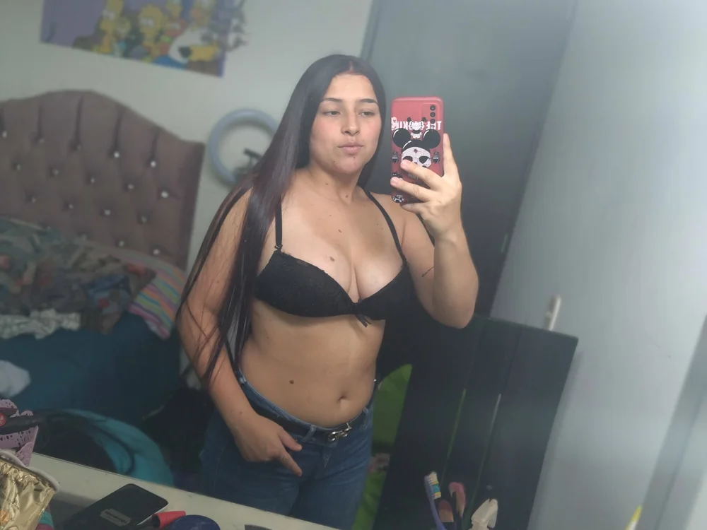 Yellow_Hot's Offline XXX Chat