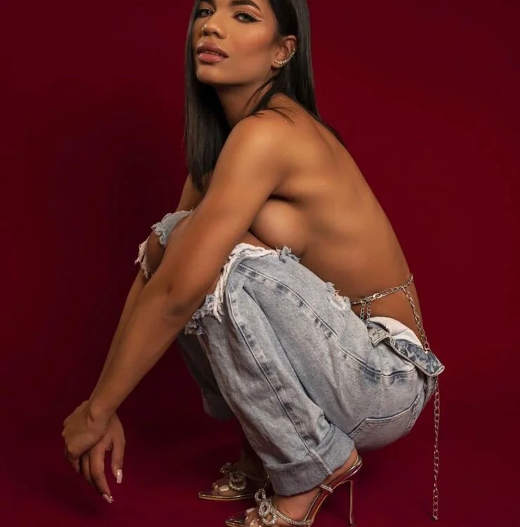 Addele_Rose: офлайн-секс-чат