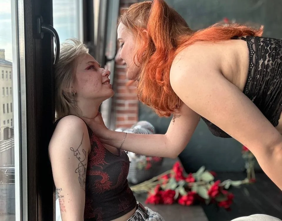 tinysisters' Offline XXX Chat