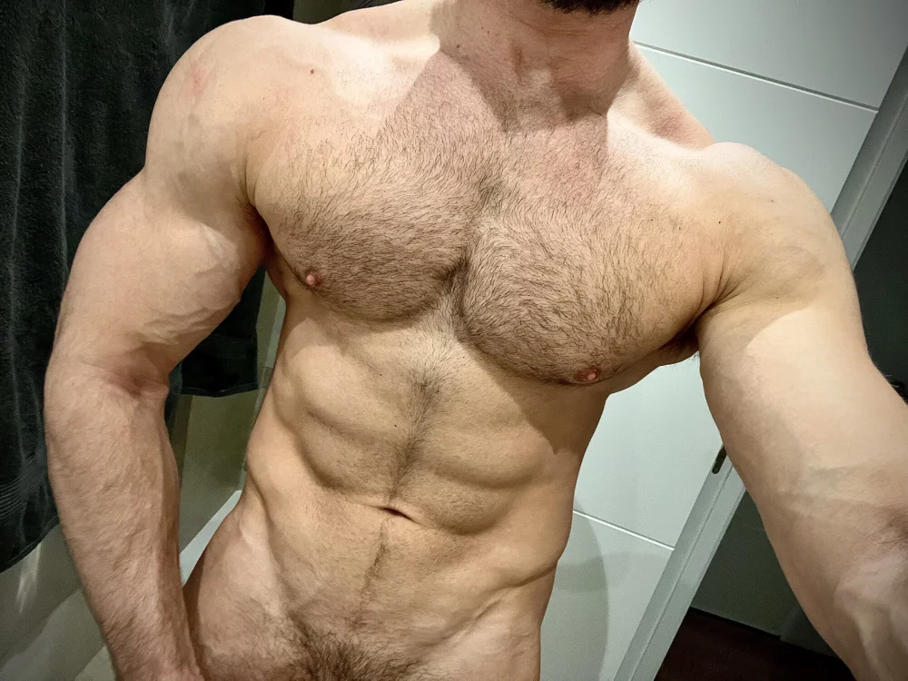 bigmusclestud's Offline XXX Chat