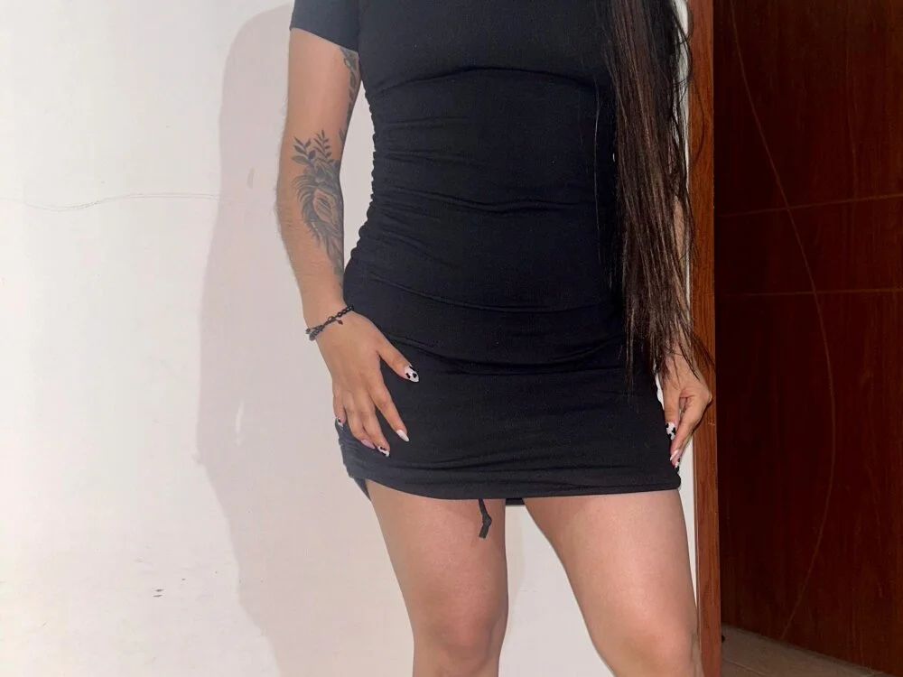 Ivony18_b's Offline XXX Chat