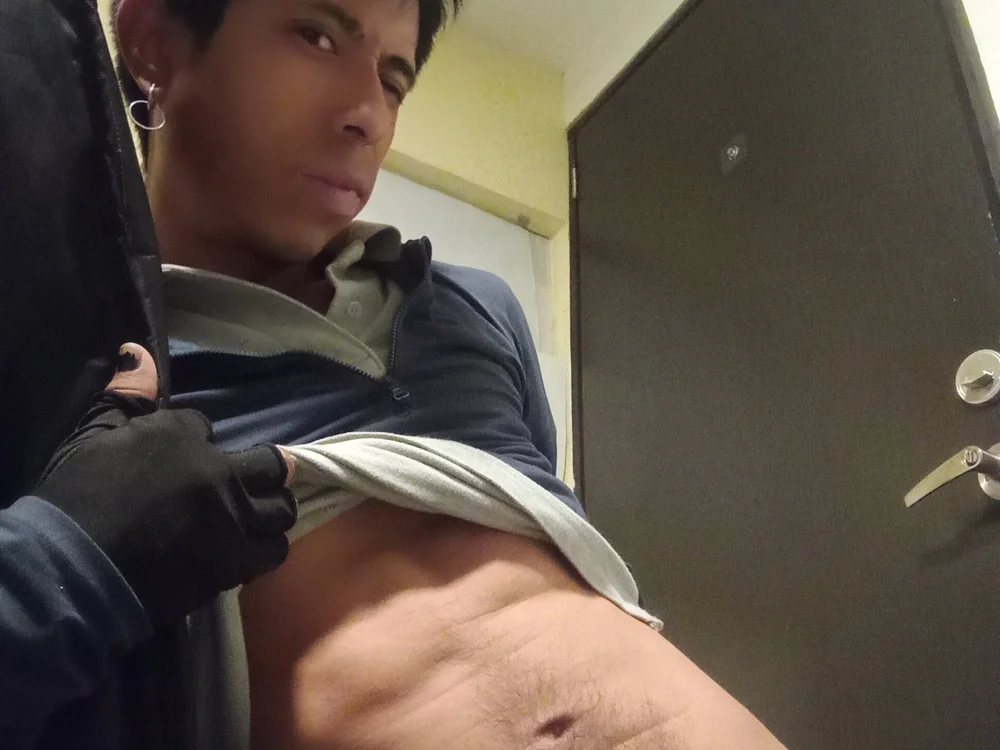 VictourHugo Offline XXX Chat
