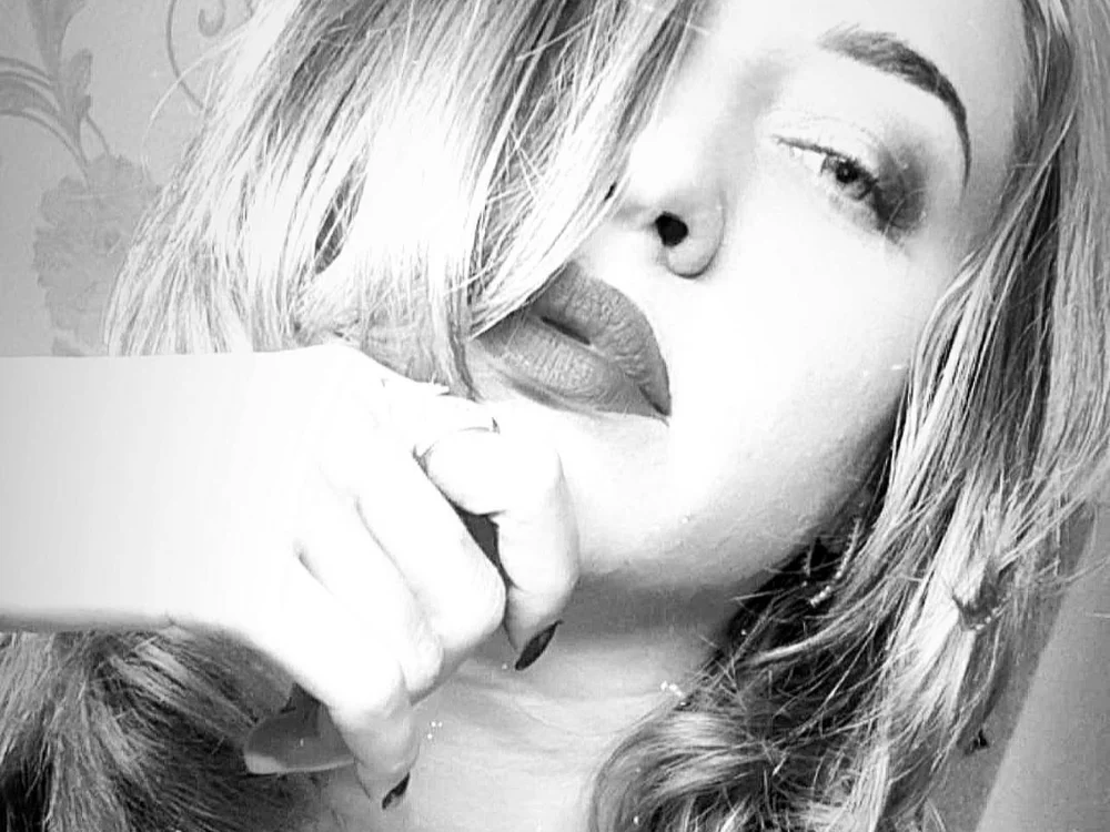 Playfullpetal's Offline Chat Room