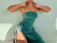 newGoddessCourtney777's Offline Chat Room