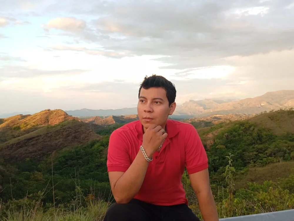 HugoBlaze Chat XXX offline