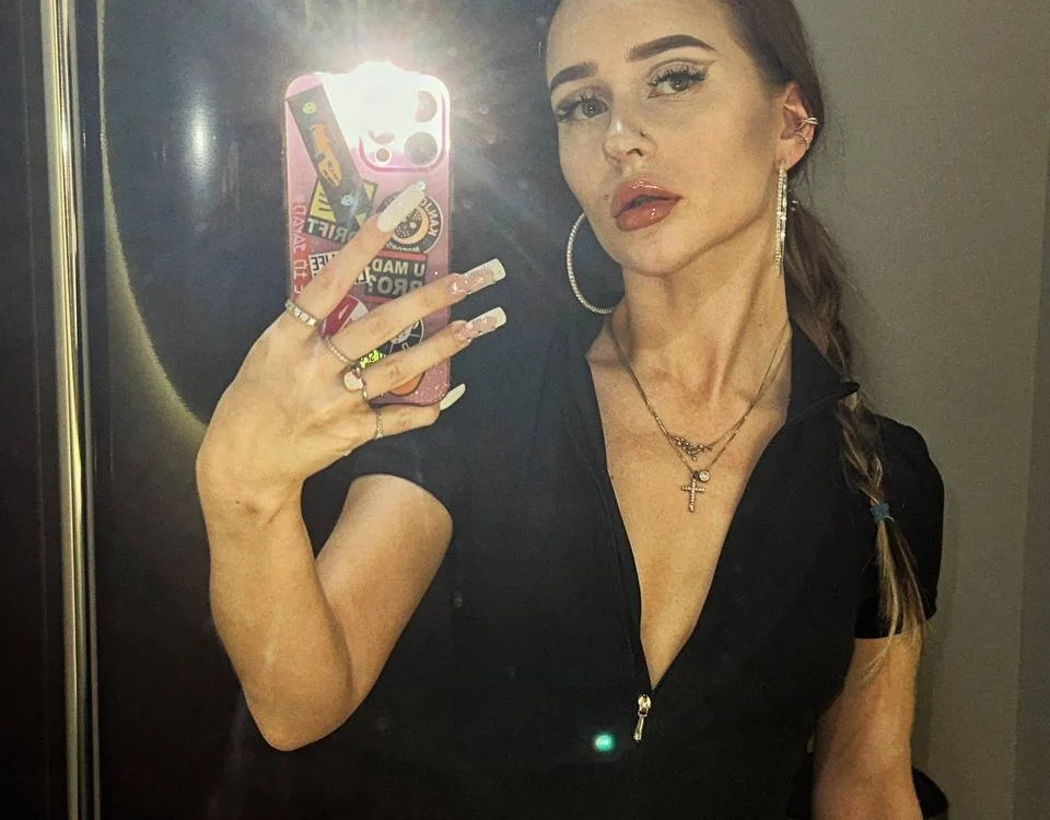 PollyHesseyf offline chatrum