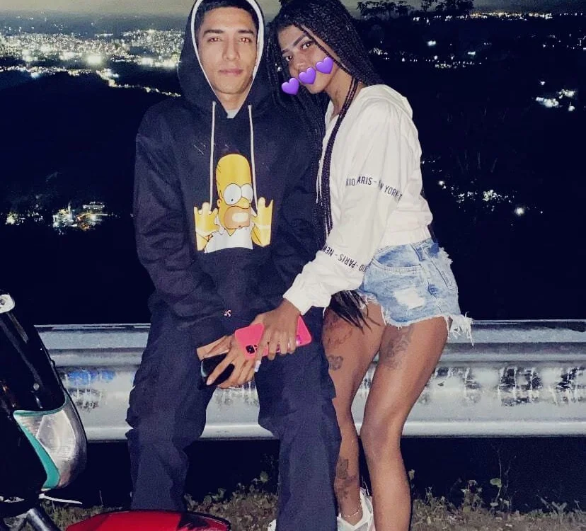 sexy_couple_14's Offline XXX Chat