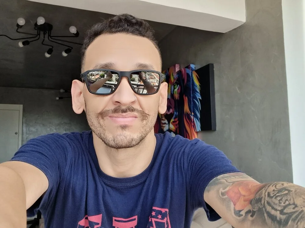 GregRodrz Offline XXX Chat