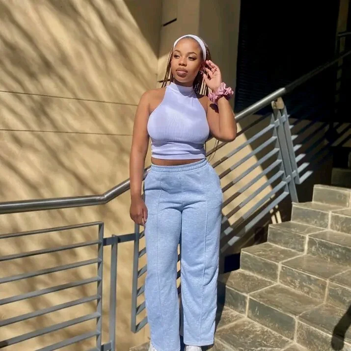 LendingPluc Adlı Modelin Çevrimdışı XXX Sohbeti