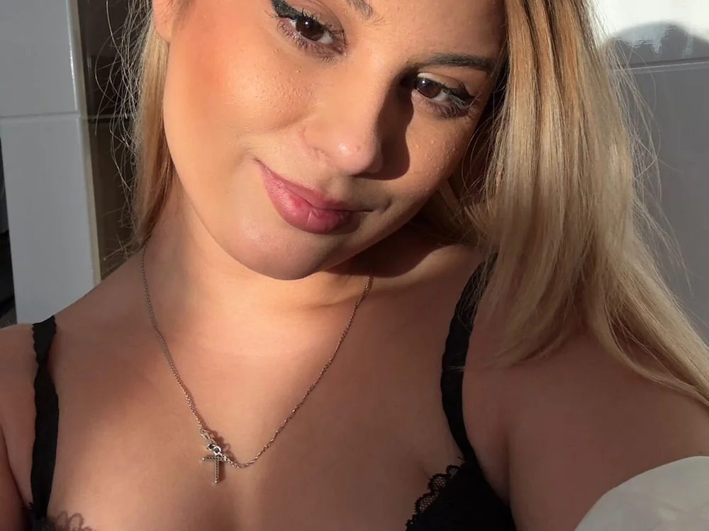 Carla_bell Chat XXX offline