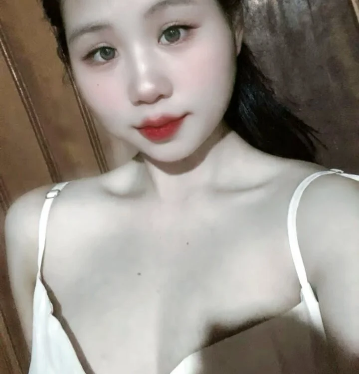 Miuu-Miuu Chat XXX Ngoại tuyến