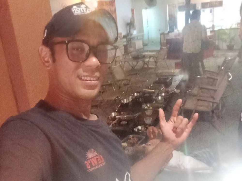 Unnaturalpresent: συνομιλία ΧΧΧ εκτός σύνδεσης