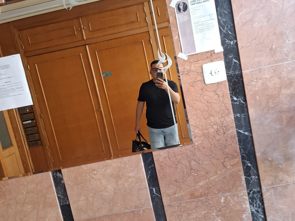 Levitery's cam snapshot