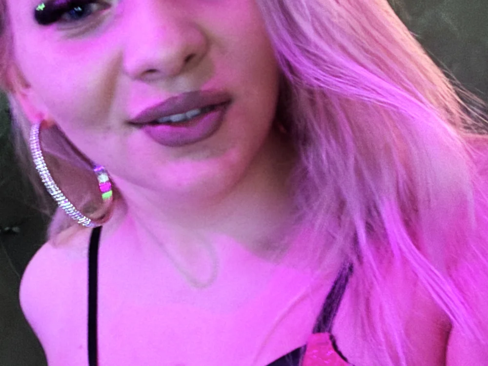 ammy_moon_'s Offline Chat Room