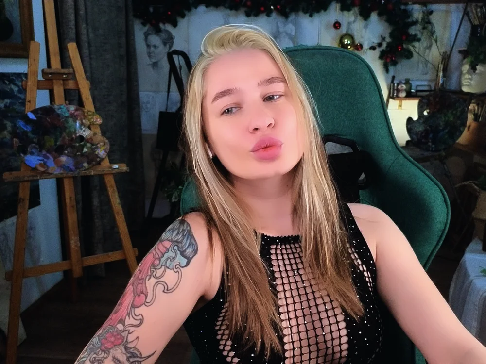 Leila_Pure's Offline Chat Room