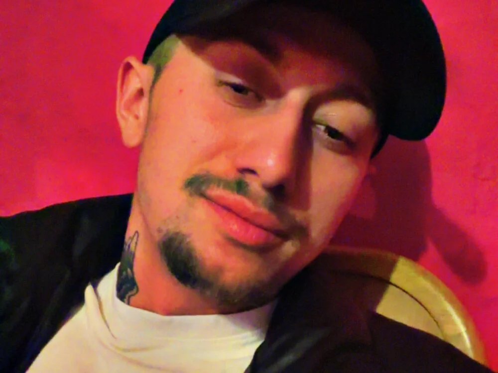 CrsCristi02 Adlı Modelin Çevrimdışı XXX Sohbeti